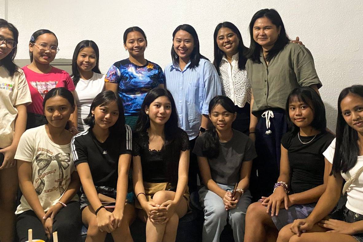 Filipino women and teenage girls posing for a photo