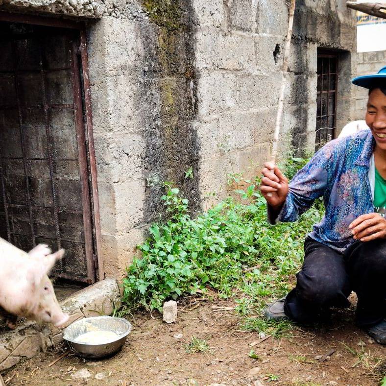 Beneficiary and her pig