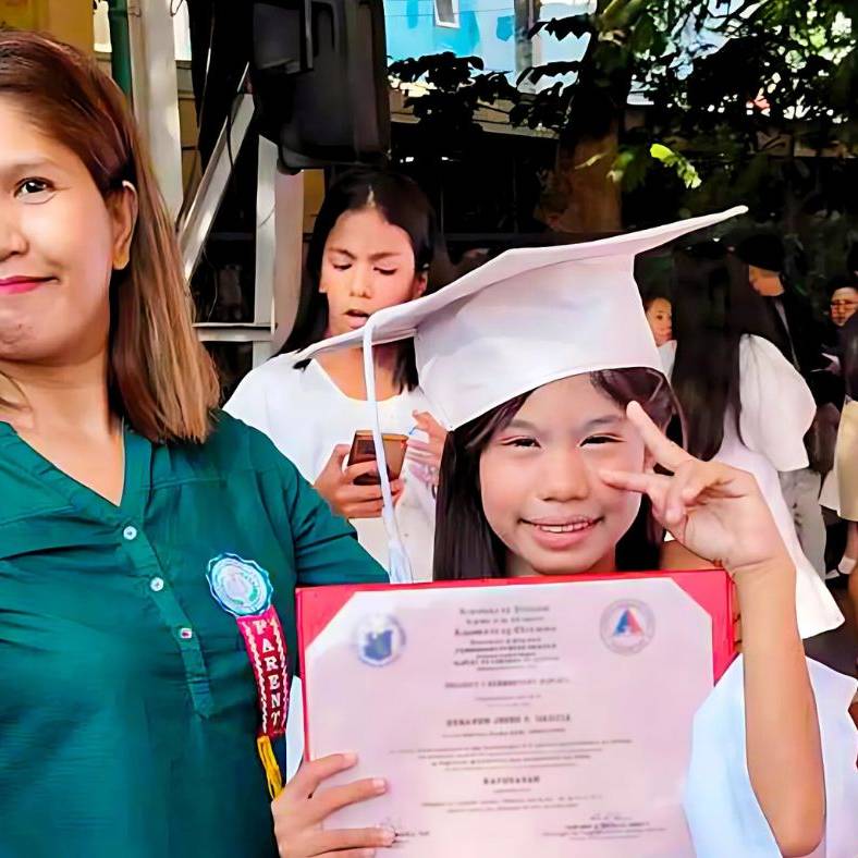 Mother and daughter at the daughter's elementary school graduation ceremony