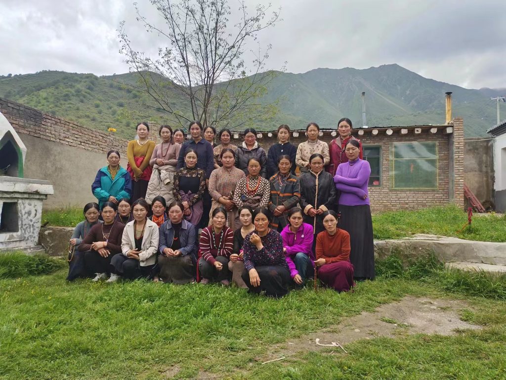 Group of women in the outdoors