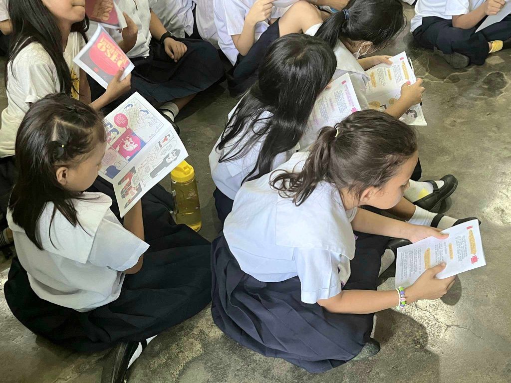 Students reading anti-OSAEC material