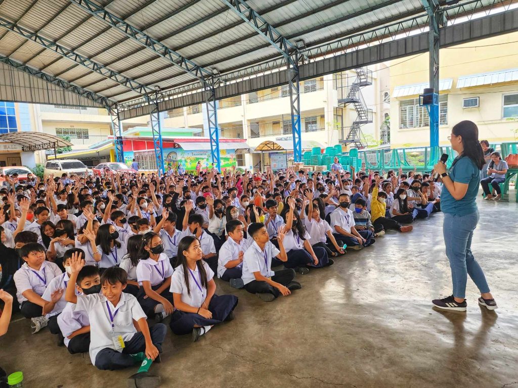 filipino children in school